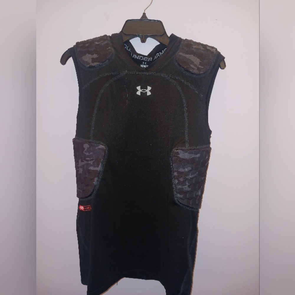 New Under Armour Gameday Pro 5-Pad Football Top- worn once